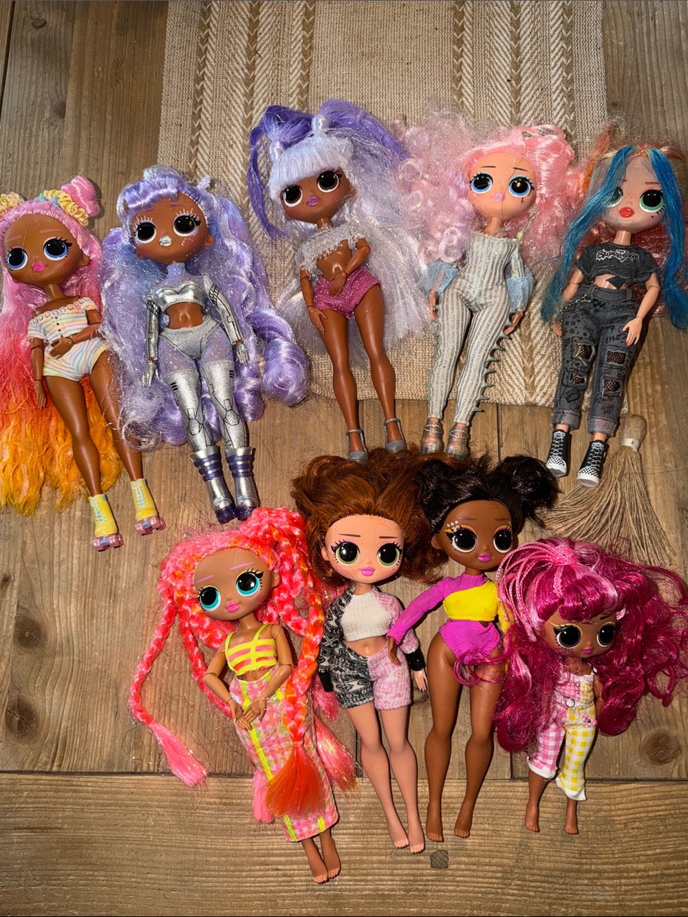 Lot of 9 L.O.L. Surprise & OMG Dolls - Colorful Hair, Outfits, GUC